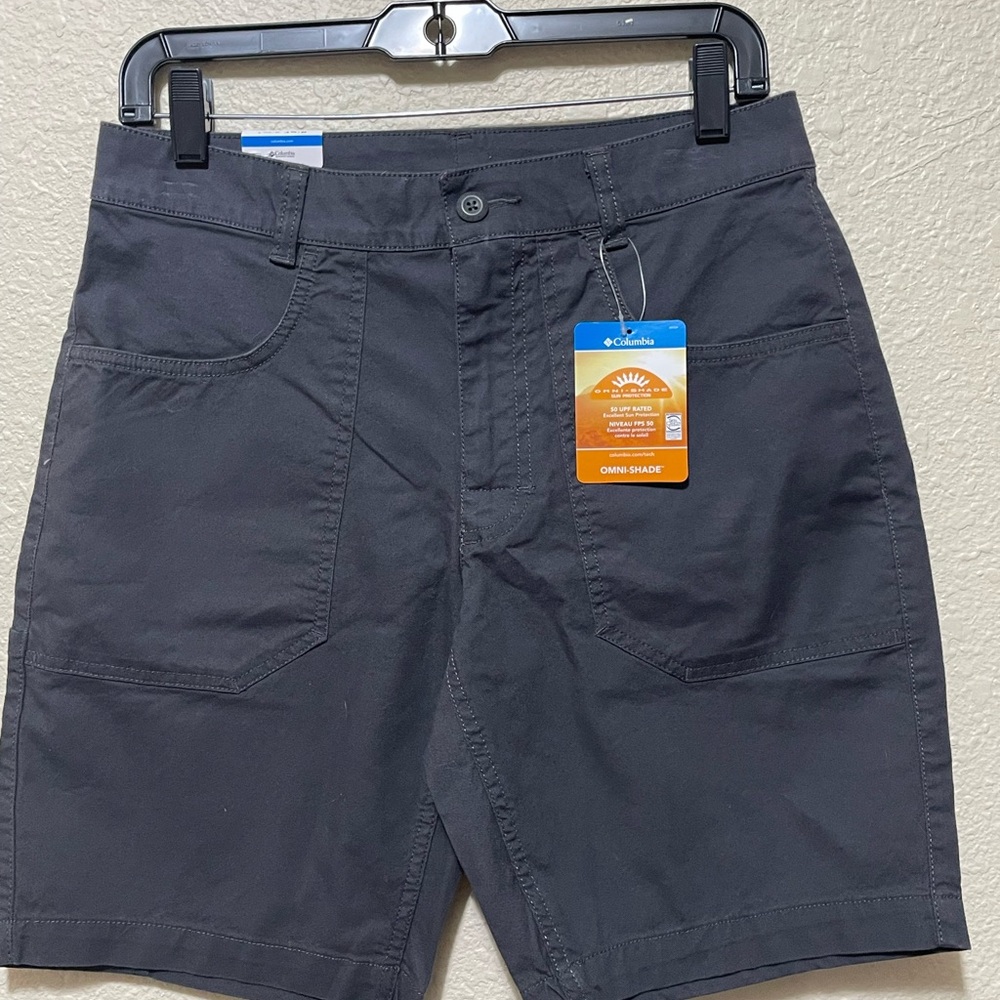 Columbia Omni-Shade Men's Dark Gray Shorts. NWT. Size 28. Inseam 9 Inches.